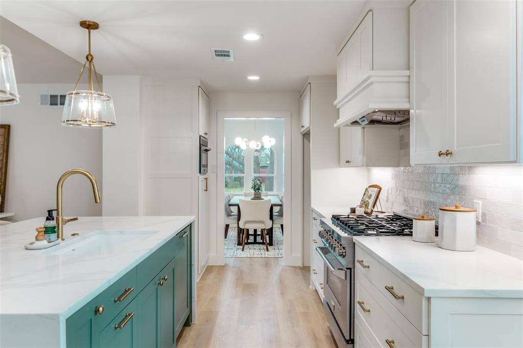 9406 Arborhill Drive, Dallas, TX 75243 9406 Arborhill Drive, Dallas, TX 75243