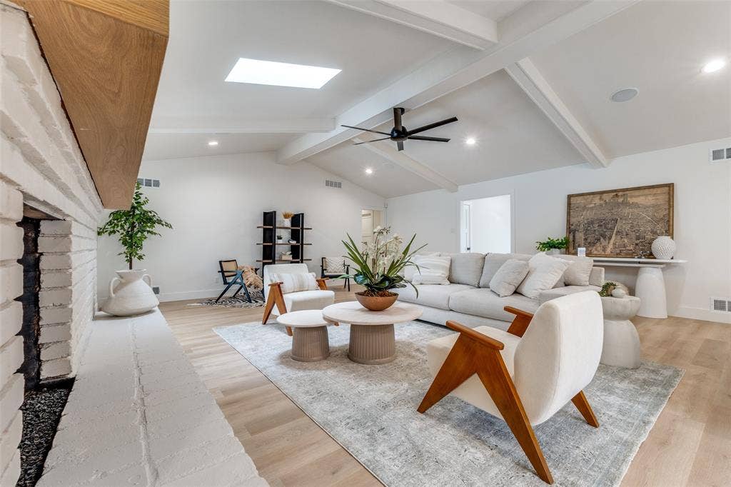 9406 Arborhill Drive, Dallas, TX 75243 9406 Arborhill Drive, Dallas, TX 75243