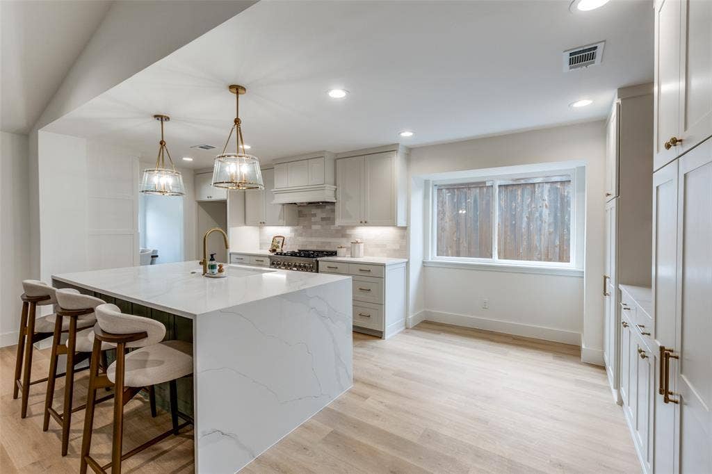 9406 Arborhill Drive, Dallas, TX 75243 9406 Arborhill Drive, Dallas, TX 75243