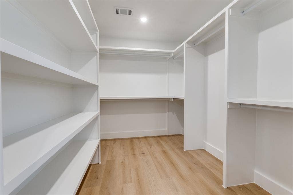 9406 Arborhill Drive, Dallas, TX 75243 9406 Arborhill Drive, Dallas, TX 75243