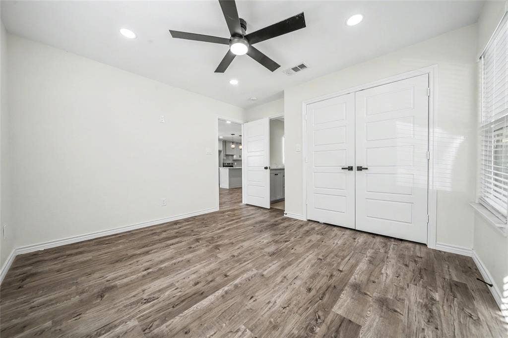 703 N Dwight Avenue, Dallas, TX 75211 703 N Dwight Avenue, Dallas, TX 75211