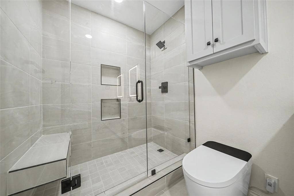 703 N Dwight Avenue, Dallas, TX 75211 703 N Dwight Avenue, Dallas, TX 75211