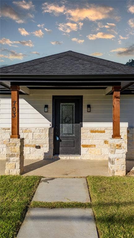 703 N Dwight Avenue, Dallas, TX 75211 703 N Dwight Avenue, Dallas, TX 75211