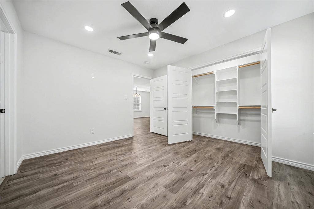 703 N Dwight Avenue, Dallas, TX 75211 703 N Dwight Avenue, Dallas, TX 75211