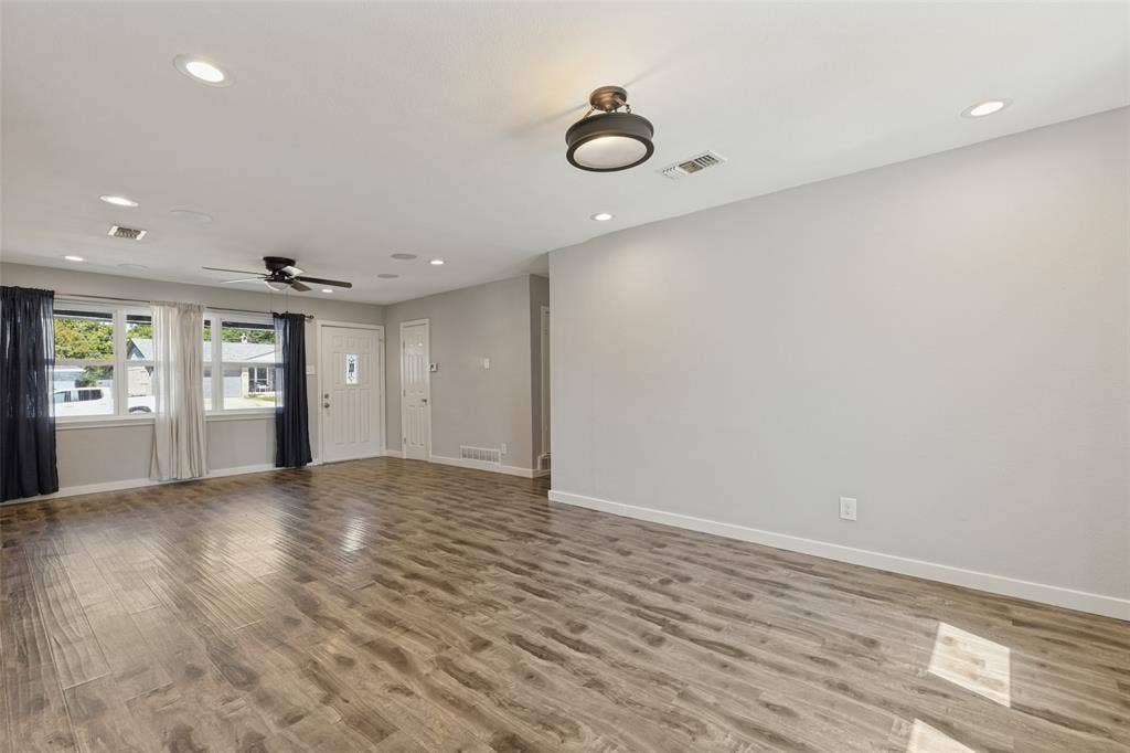 8926 Clearwater Drive, Dallas, TX 75243 8926 Clearwater Drive, Dallas, TX 75243