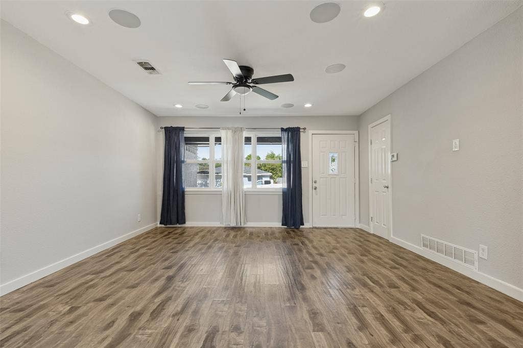 8926 Clearwater Drive, Dallas, TX 75243 8926 Clearwater Drive, Dallas, TX 75243