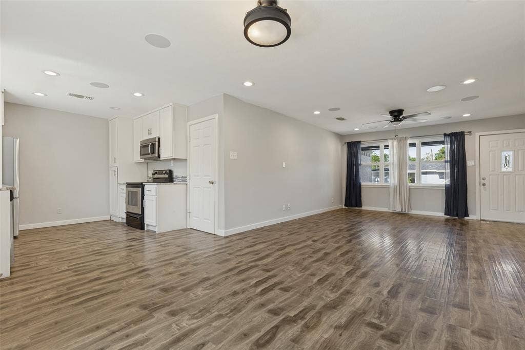 8926 Clearwater Drive, Dallas, TX 75243 8926 Clearwater Drive, Dallas, TX 75243