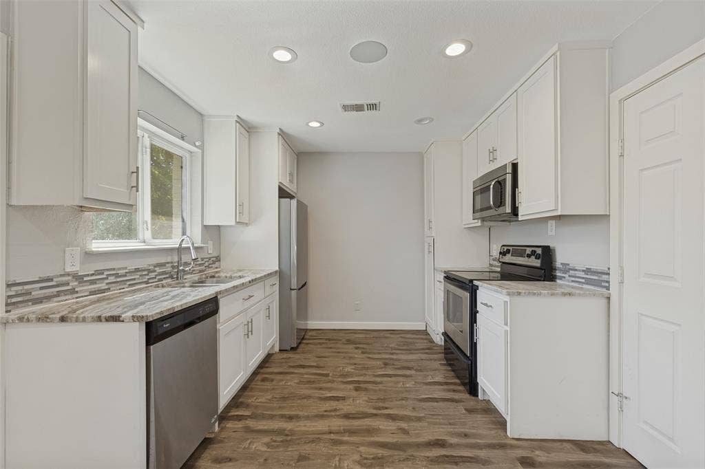 8926 Clearwater Drive, Dallas, TX 75243 8926 Clearwater Drive, Dallas, TX 75243