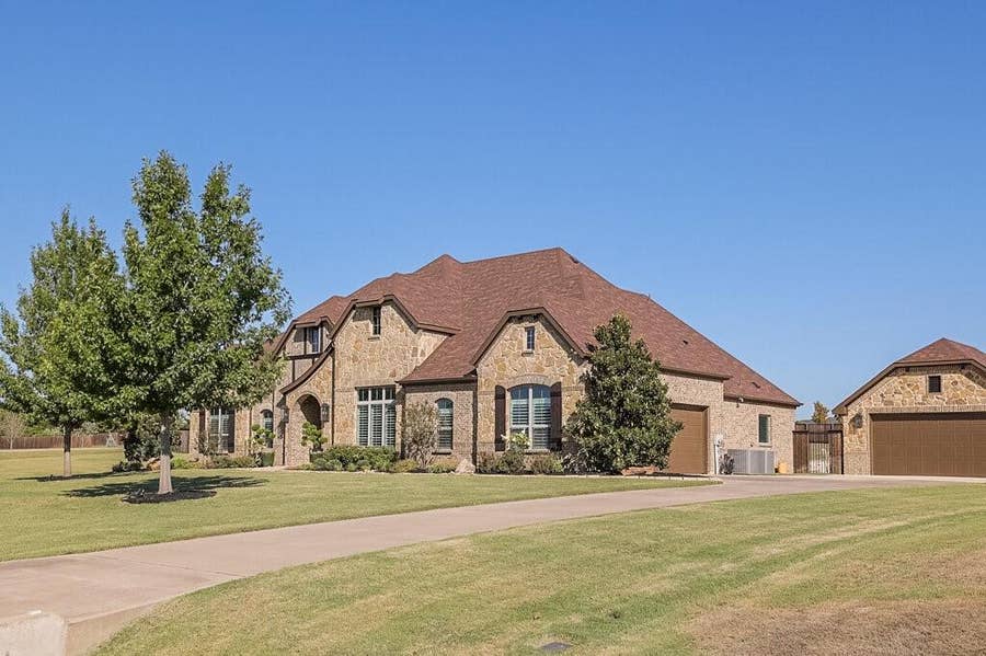 Property photo for 201 Denali Way, Waxahachie, TX