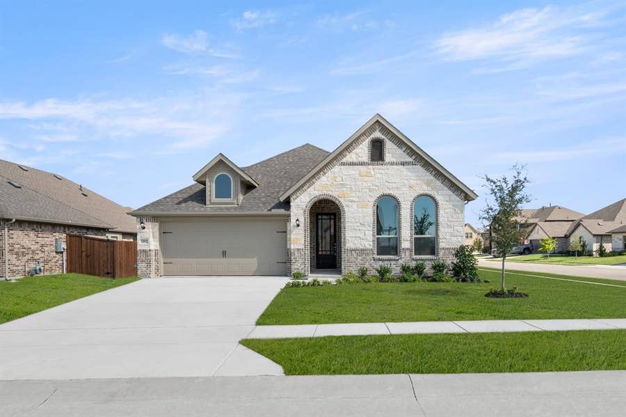 Property photo for 1102 Worthington Drive, Justin, TX