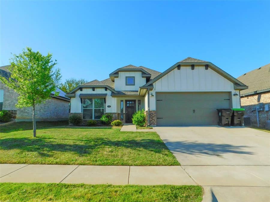 Property photo for 117 Maverick Lane, Pilot Point, TX