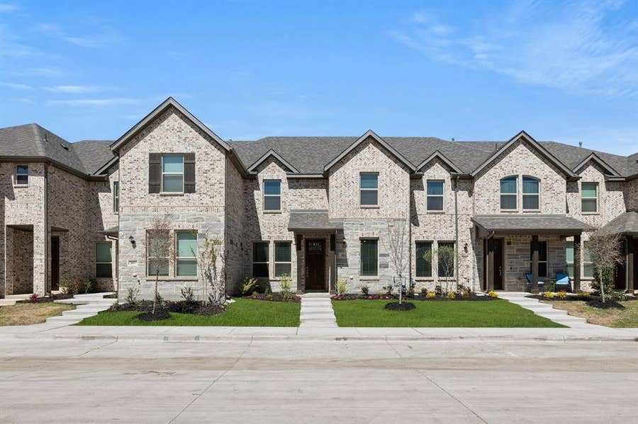 Property photo for 1975 Gentle Oak Trail, Corinth, TX