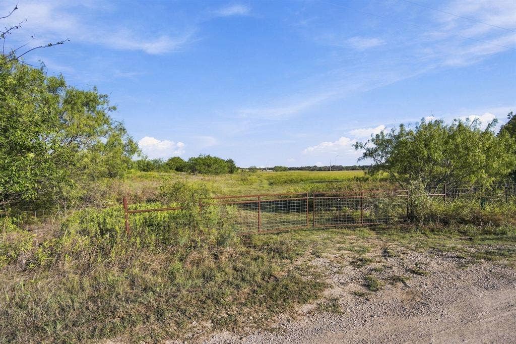 1203 Hcr 3220, Penelope, TX 76676
