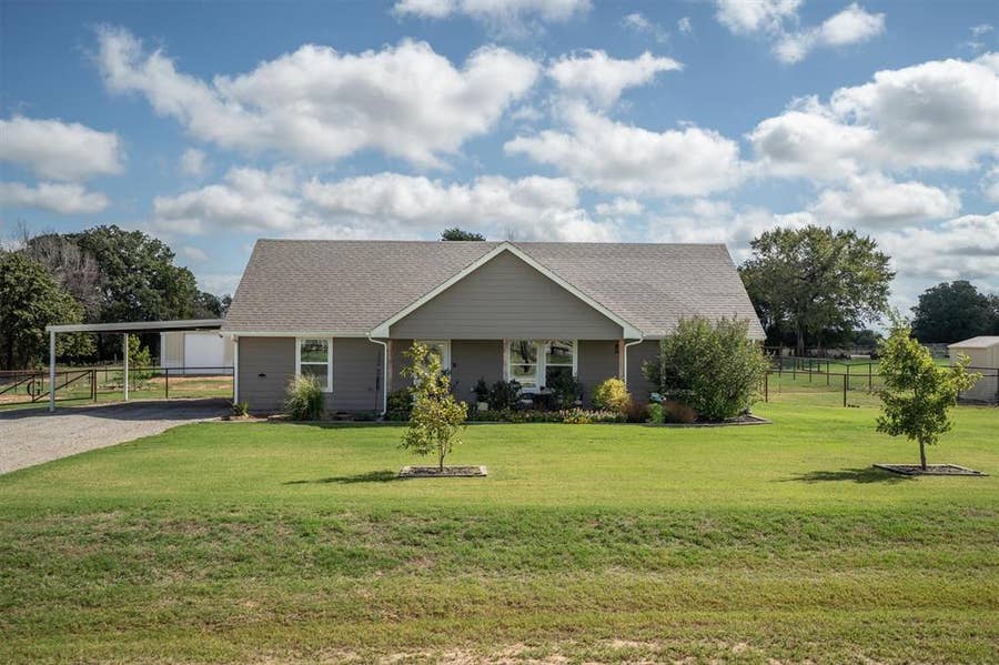 Property photo for 2019 Brown Loop, Poolville, TX