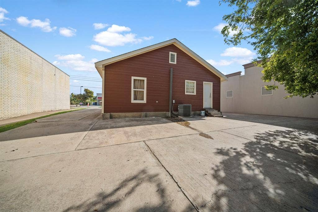 1738 W Avenue, Corsicana, TX 75110