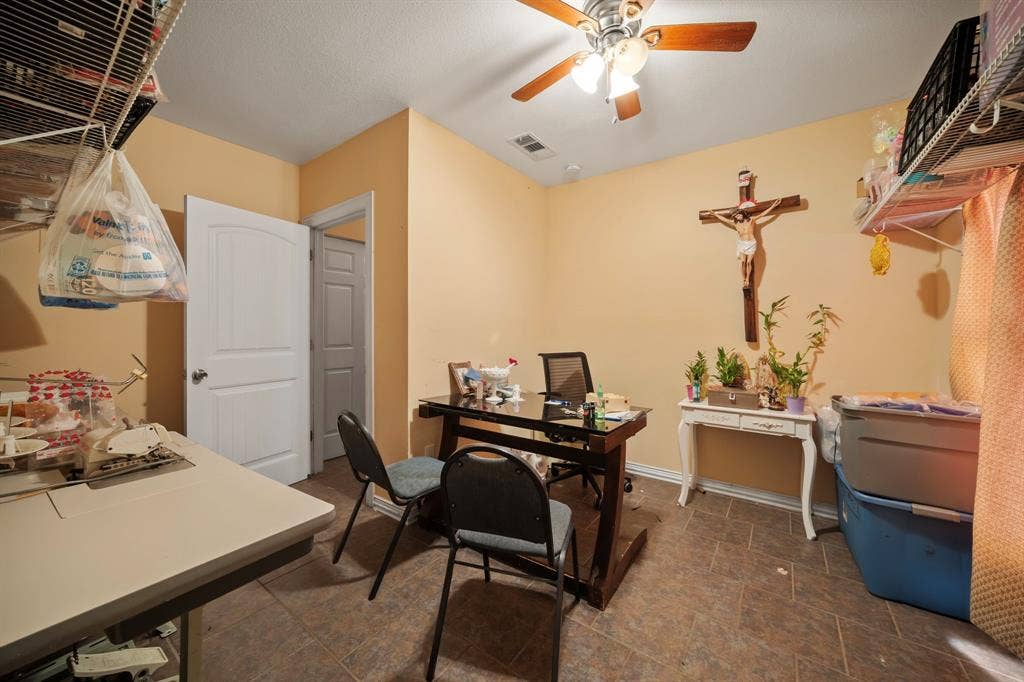 1738 W Avenue, Corsicana, TX 75110