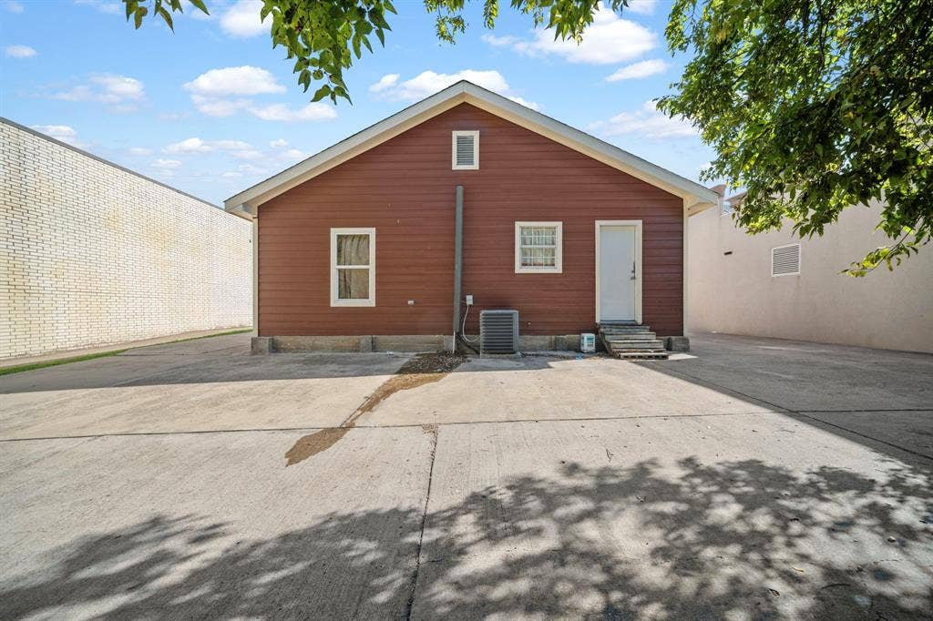 1738 W Avenue, Corsicana, TX 75110