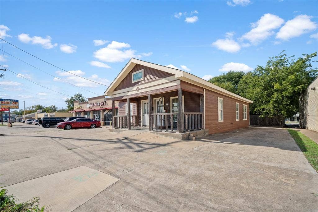 1738 W Avenue, Corsicana, TX 75110