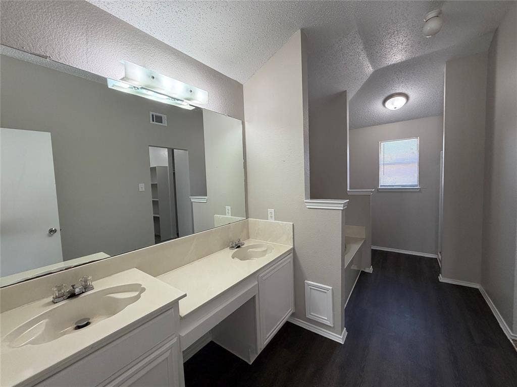 904 Shady Brook Lane, Cedar Hill, TX 75104