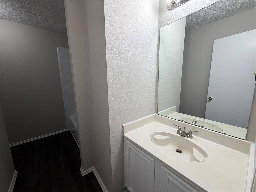 904 Shady Brook Lane, Cedar Hill, TX 75104