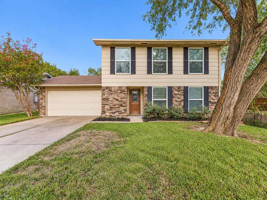 Property photo for 2109 Via Estrada, Carrollton, TX