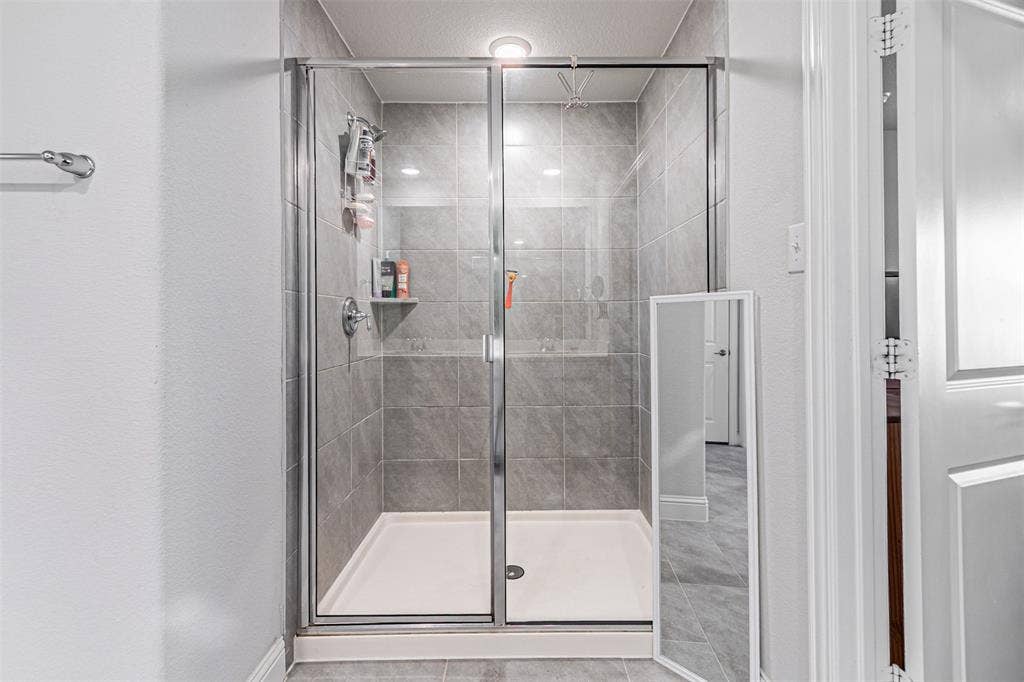 805 Tennessee Drive, Euless, TX 76040 Spacious Shower in Primary bathroom