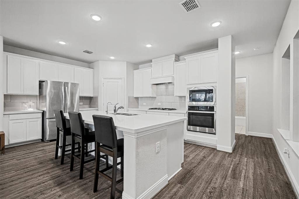 805 Tennessee Drive, Euless, TX 76040 Kitchen on 2nd floor