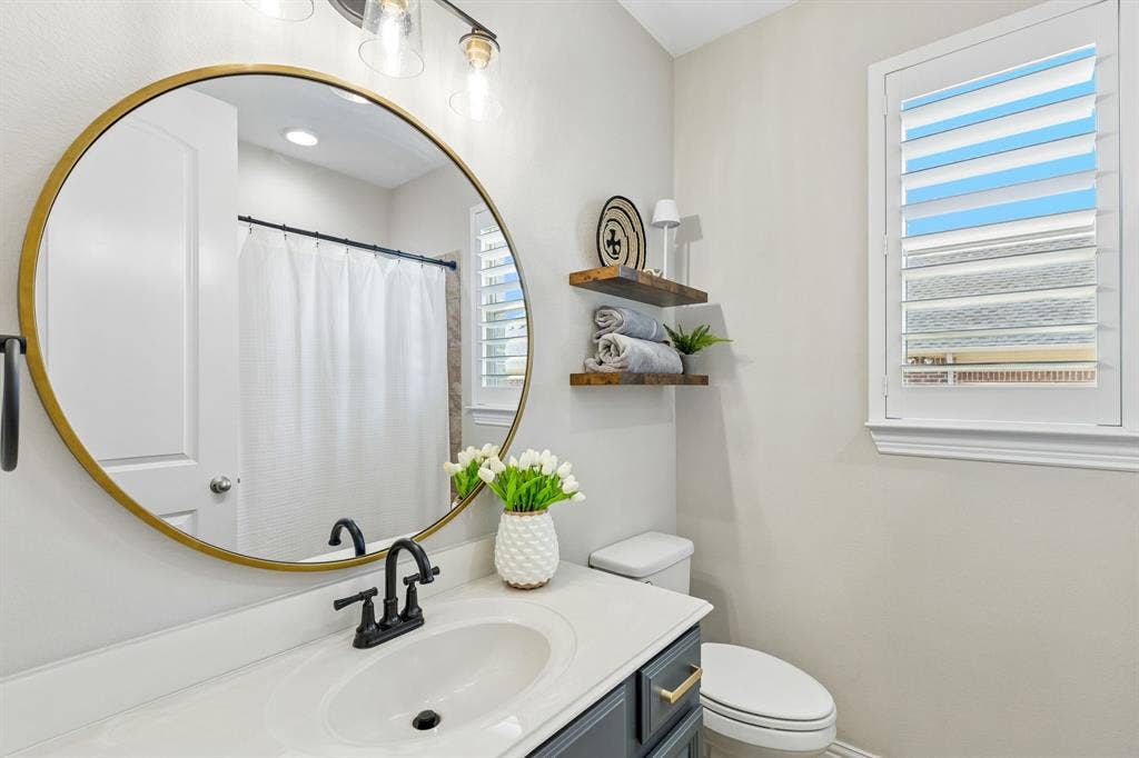 Full Bathroom