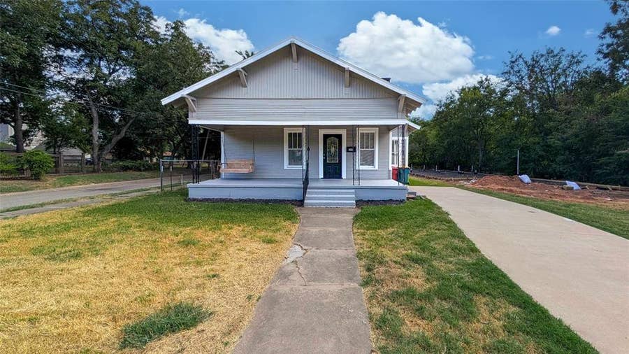 Property photo for 300 W Moore Street, Sherman, TX
