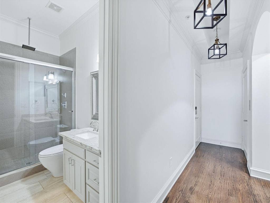 163 Summit Avenue, Southlake, TX 76092 BEDROOM 3 ENSUITE BATH....