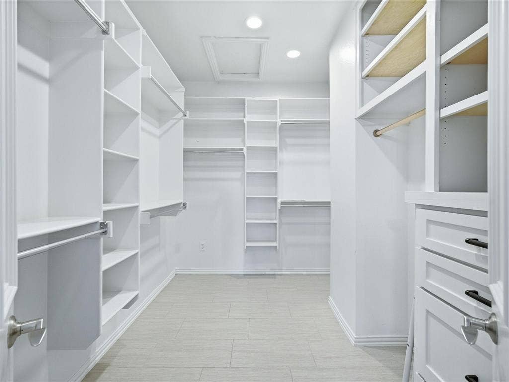 163 Summit Avenue, Southlake, TX 76092 PRIMARY BEDROOM PRIMARY CLOSET....