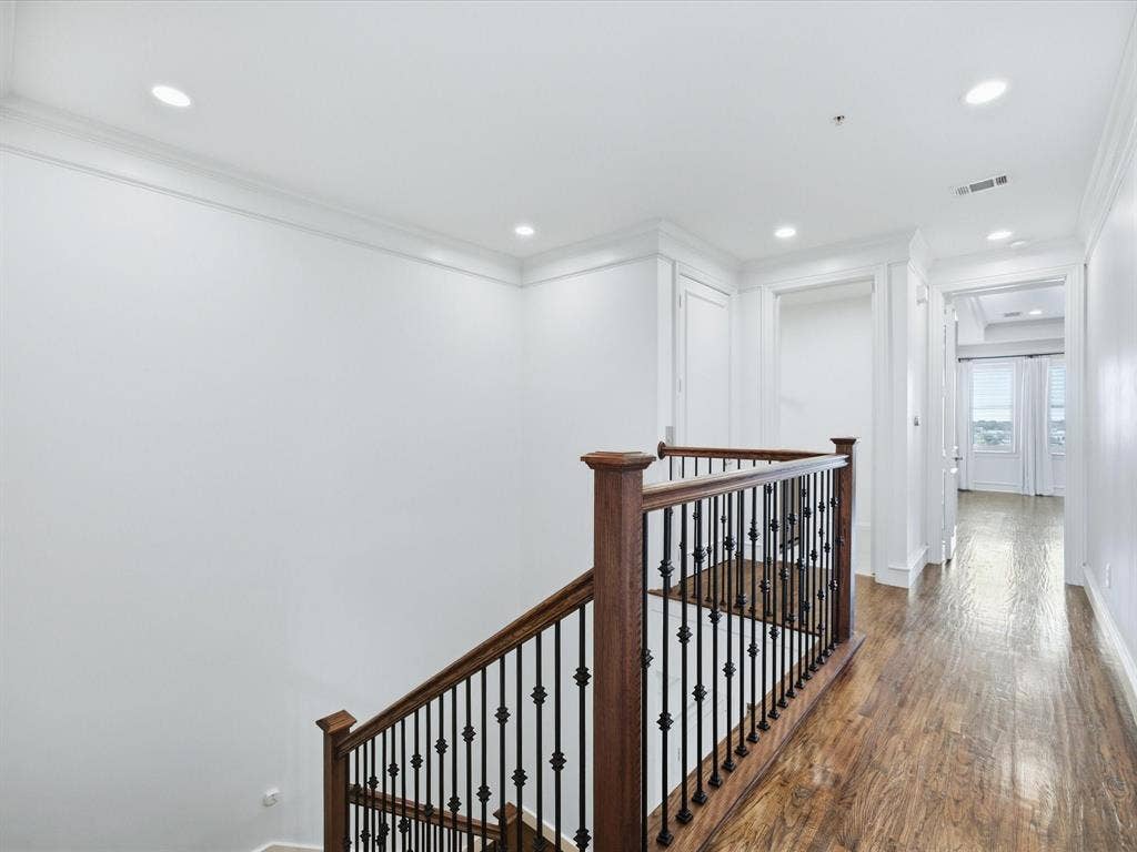 163 Summit Avenue, Southlake, TX 76092 HALLWAY WITH EASY ACCESS TO ELEVATOR & LAUNDRY ROOM....