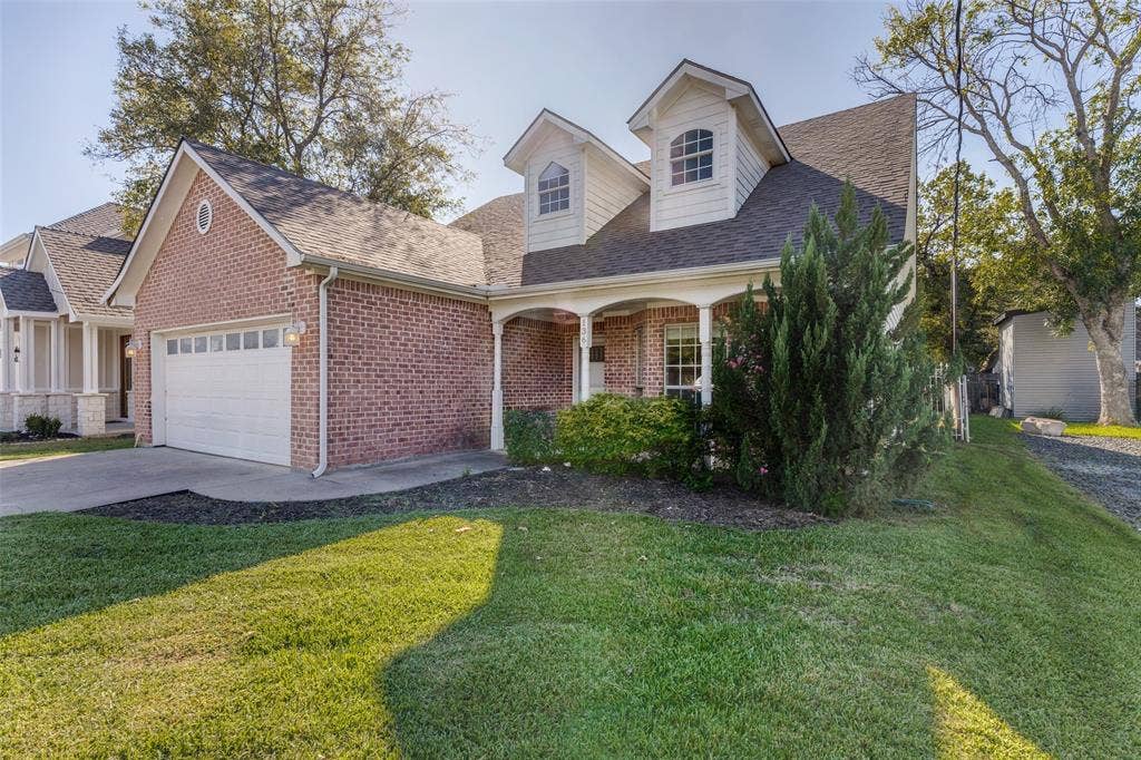 Charming curb appeal with a welcoming front entrance and an inviting exterior.