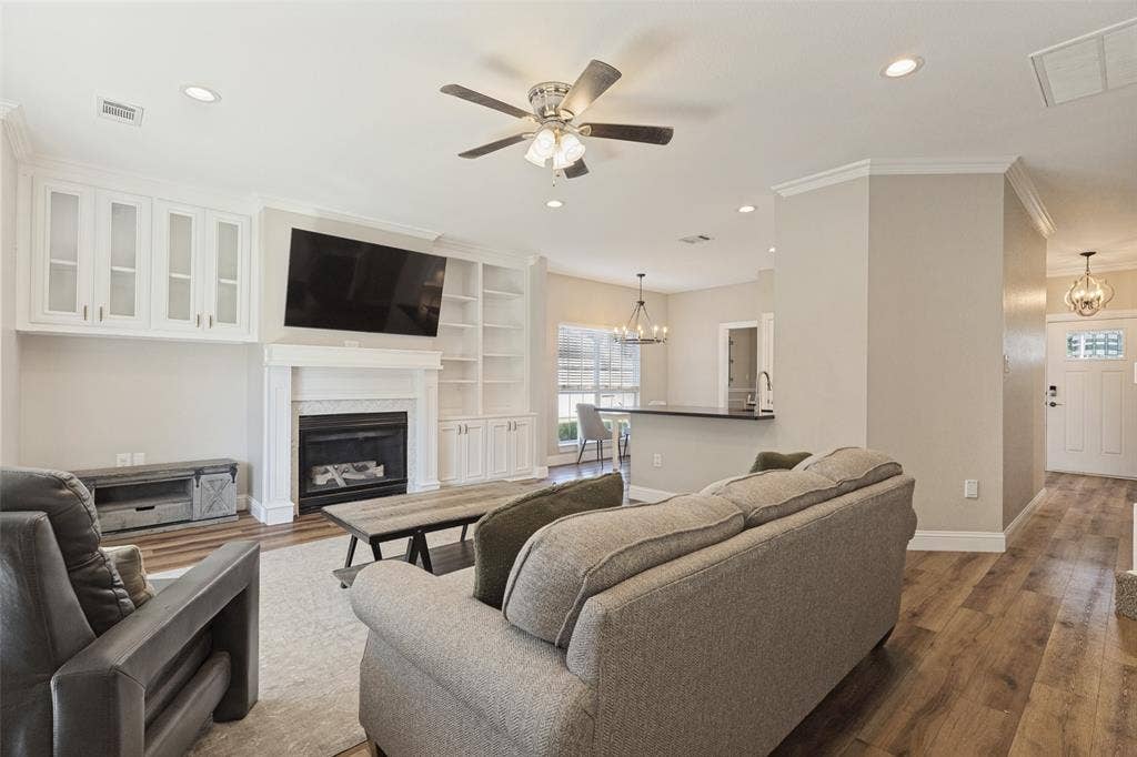 Spacious living room right off the kitchen