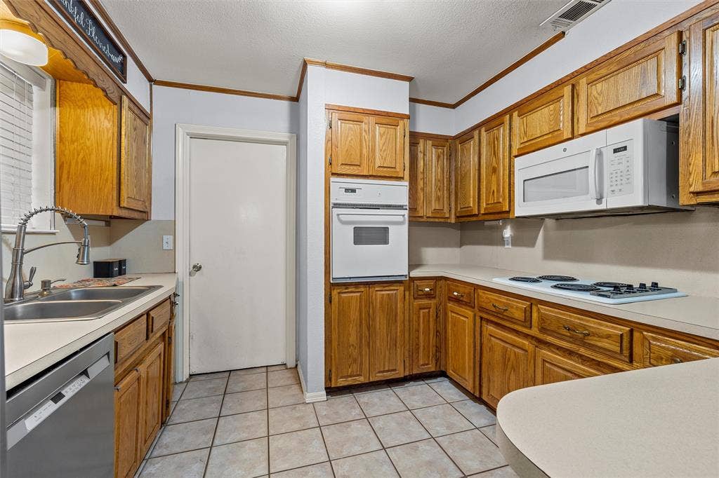 926 Rolling Hills Drive, Hewitt, TX 76643 926 Rolling Hills Drive, Hewitt, TX 76643