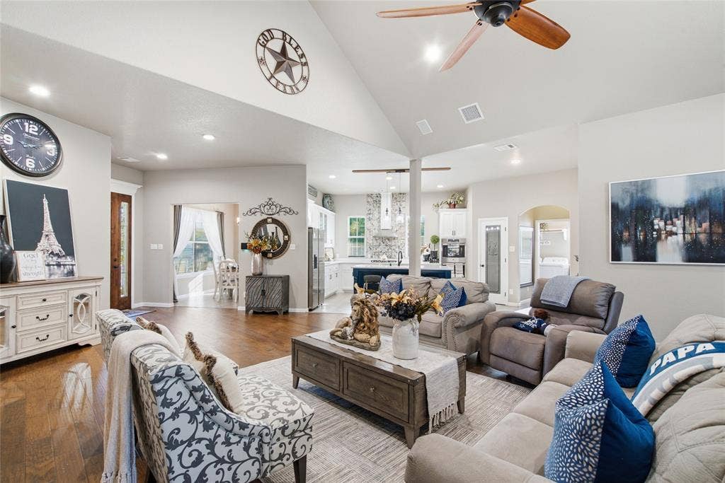 108 Ty Lane, Azle, TX 76020