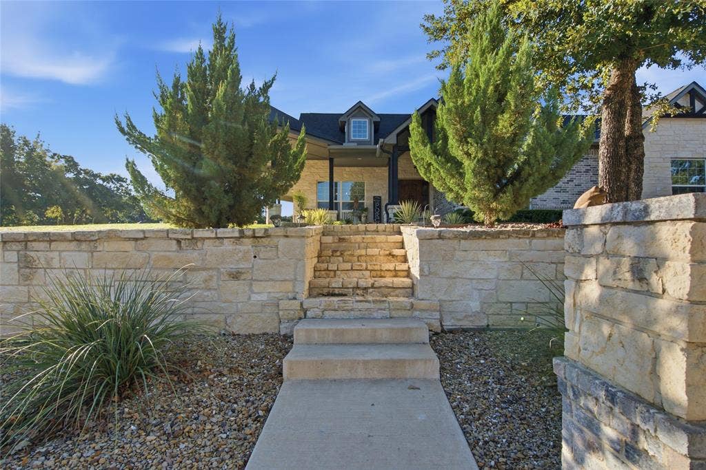 108 Ty Lane, Azle, TX 76020