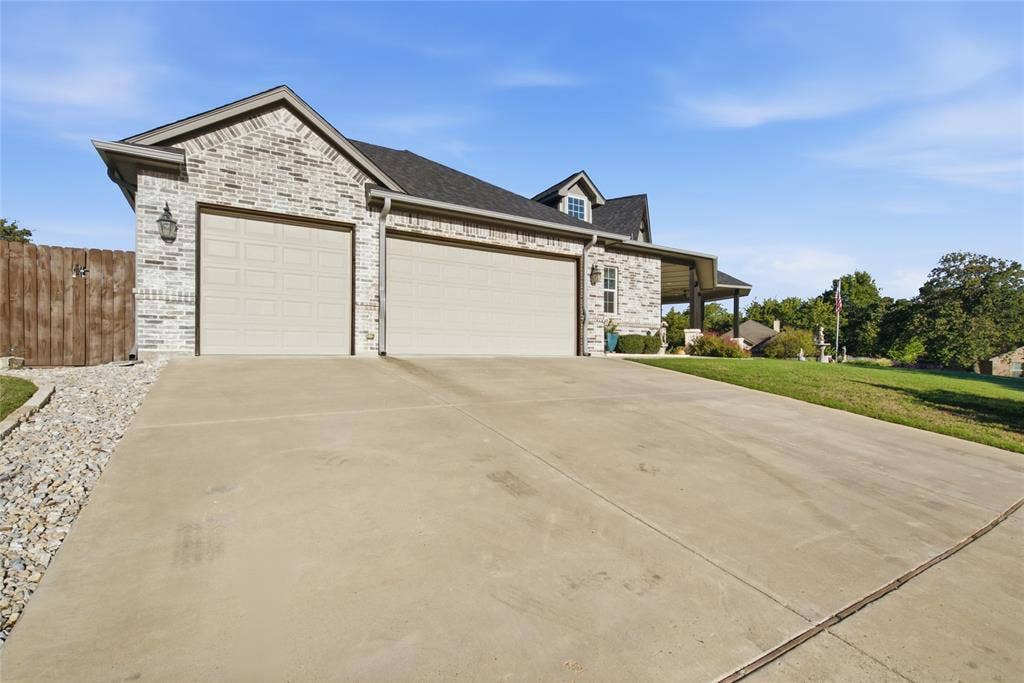 108 Ty Lane, Azle, TX 76020