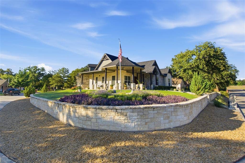 108 Ty Lane, Azle, TX 76020