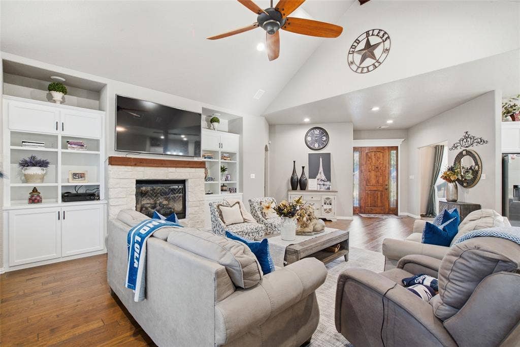 108 Ty Lane, Azle, TX 76020