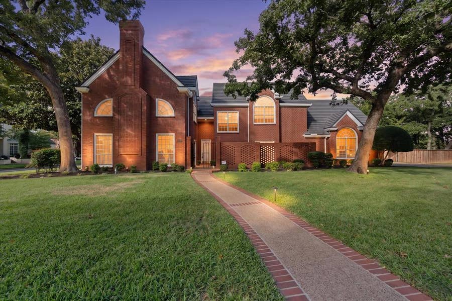 Property photo for 5104 Forestlake Court, Arlington, TX