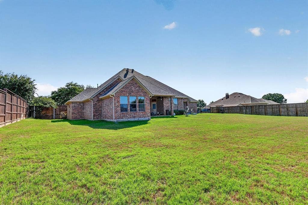 324 Arbor Lane, Haslet, TX 76052