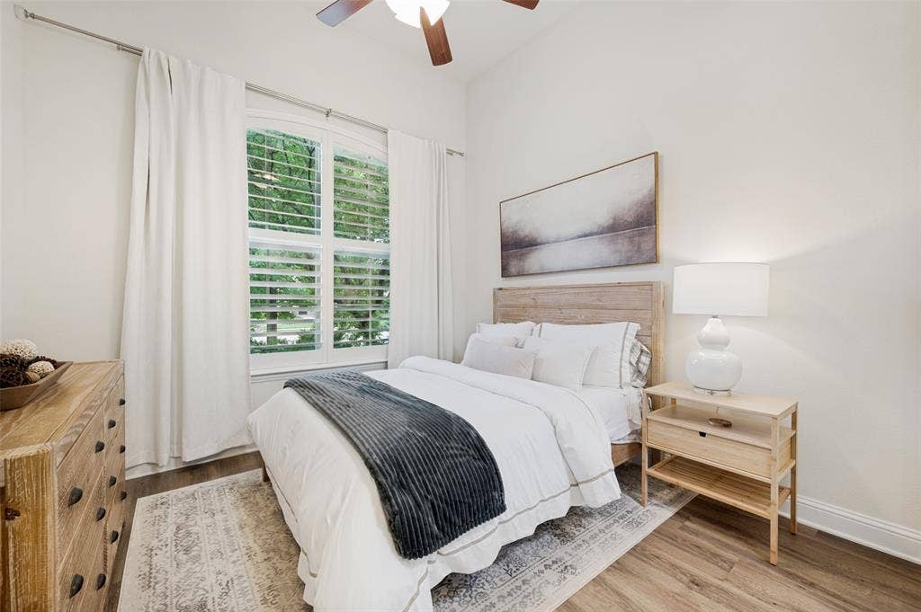 131 Darian Drive, Prosper, TX 75078 Downstairs guest room with ensuite bath - Vaulted ceiling with a ceiling fan, wood-finish flooring, plantation shutters, and an arched window