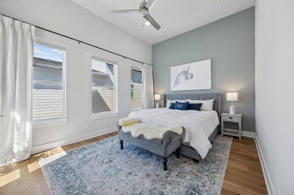 381 E Greenbriar Lane, #1001, Dallas, TX 75203 The large primary offers for multiple layout options and general wall space allowing for a sitting area or flex-use space