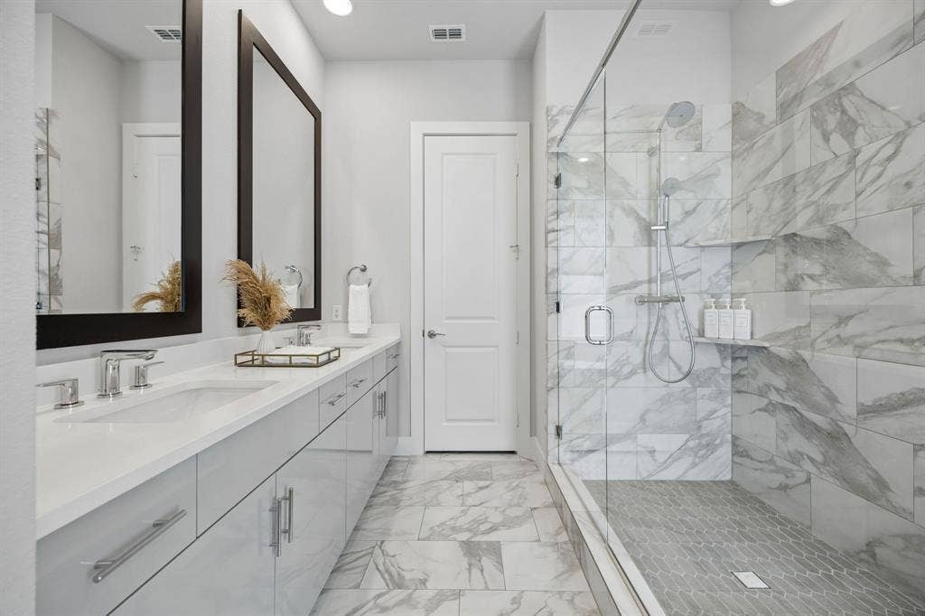 381 E Greenbriar Lane, #1001, Dallas, TX 75203 Primary En-Suite Includes Toilet Closet and Linen Closet