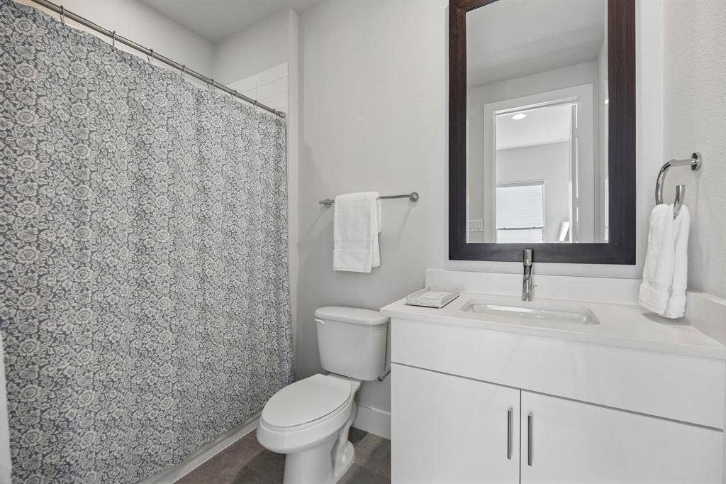 381 E Greenbriar Lane, #1001, Dallas, TX 75203 381 E Greenbriar Lane, #1001, Dallas, TX 75203
