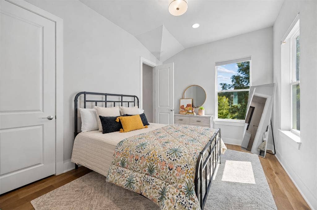381 E Greenbriar Lane, #1001, Dallas, TX 75203 381 E Greenbriar Lane, #1001, Dallas, TX 75203