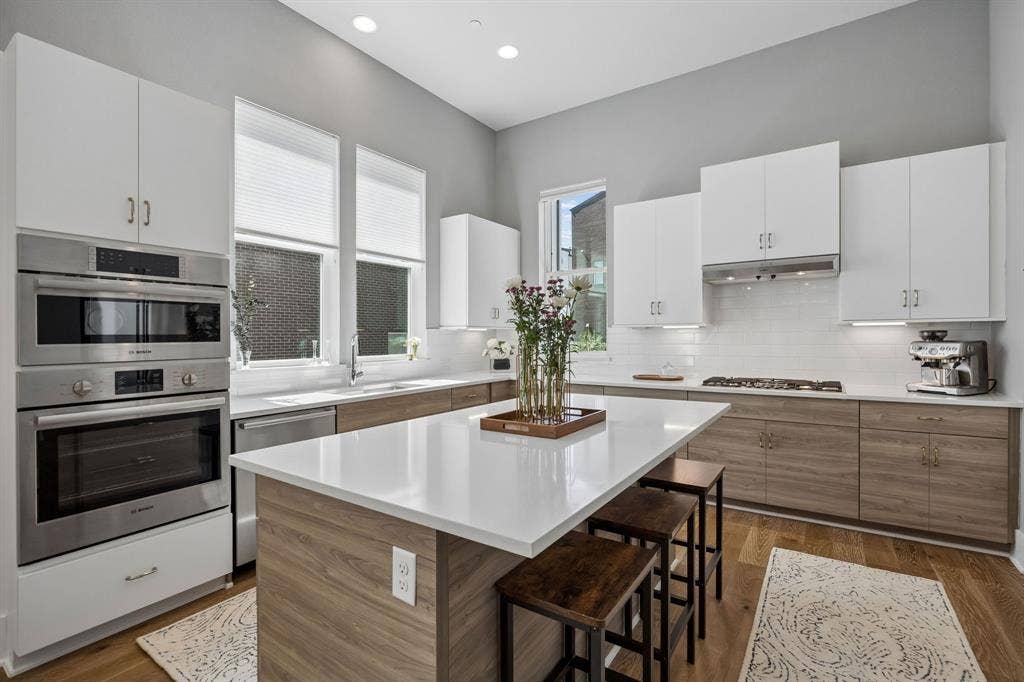 381 E Greenbriar Lane, #1001, Dallas, TX 75203 381 E Greenbriar Lane, #1001, Dallas, TX 75203