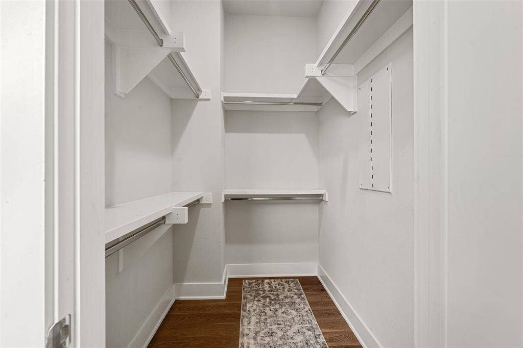 381 E Greenbriar Lane, #1001, Dallas, TX 75203 Primary Bedroom Walk-In Closet
