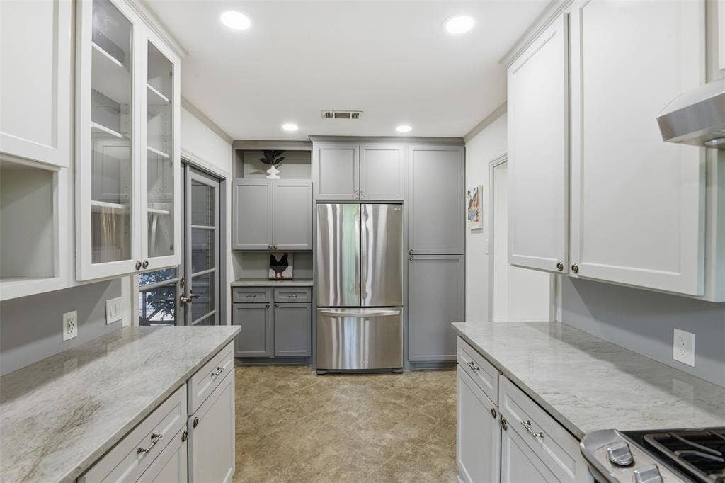 2307 Lawndale Drive, Dallas, TX 75211 2307 Lawndale Drive, Dallas, TX 75211